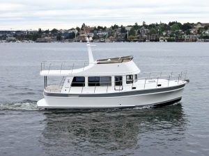 Bracewell 41 Flybridge Sedan For Sale For Sale by Waterline Boats / Boatshed Seattle