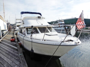 Bayliner 2858 Command Bridge For Sale by Waterline Boats / Boatshed Seattle