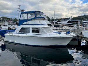 Uniflite 32 Sport Sedan For Sale by Waterline Boats Seattle